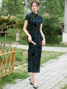 Lightweight summer Chinese traditional dress qipao long slim-fit cheongsam with vintage design and daily wear elegance