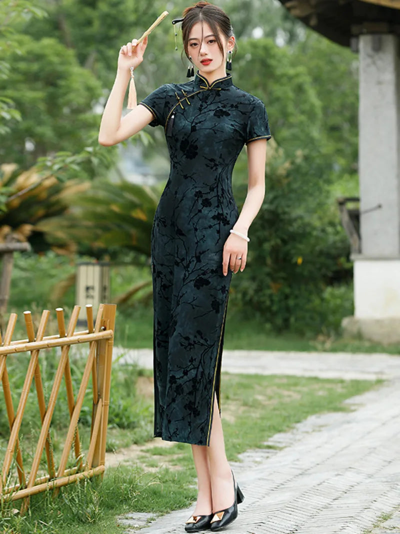 Lightweight summer Chinese traditional dress qipao long slim-fit cheongsam with vintage design and daily wear elegance