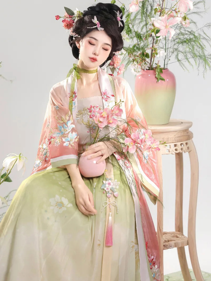 Fairy hanfu dress Song style short sleeve beizi with soft pastel spring tones
