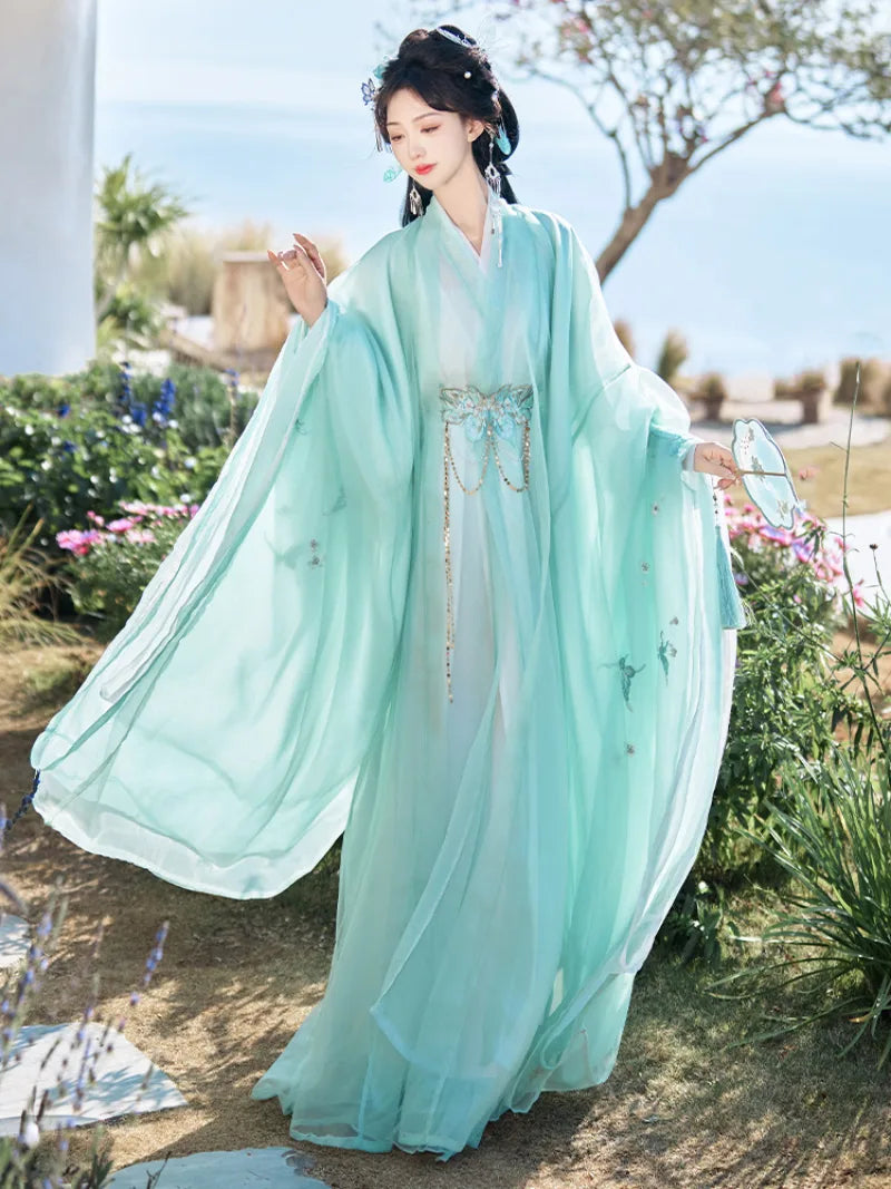 Artistic fashionable Chinese Hanfu featuring classic prints and airy skirt design