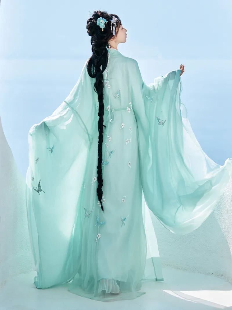Artistic fashionable Chinese Hanfu featuring classic prints and airy skirt design