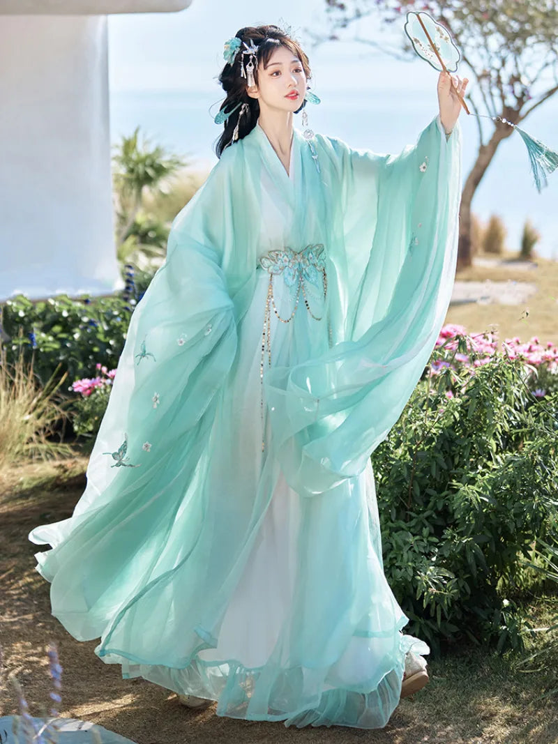 Artistic fashionable Chinese Hanfu featuring classic prints and airy skirt design