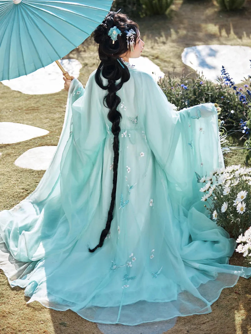 Artistic fashionable Chinese Hanfu featuring classic prints and airy skirt design