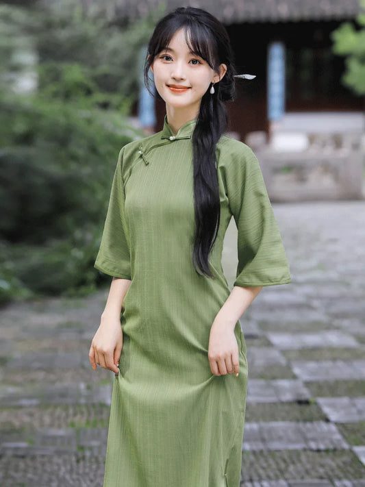 Green Qipao | Graceful Vintage Full-Length Chinese Dress