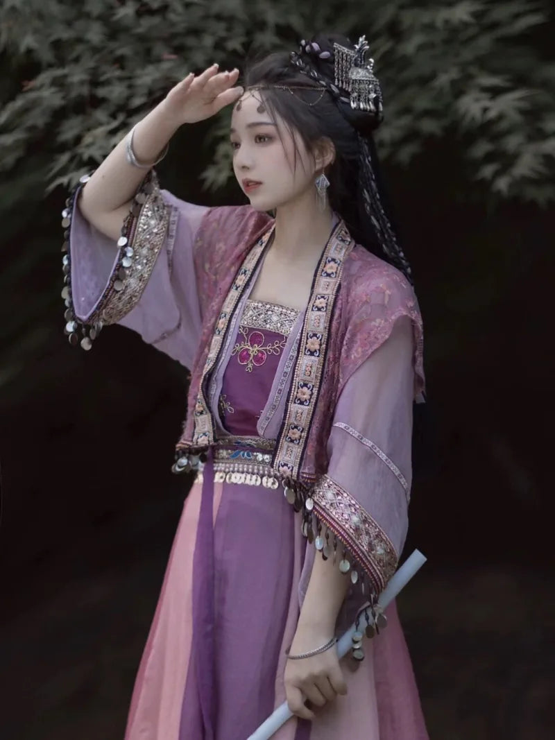 Hanfu clothing female Song Dynasty cosplay set with flowing sleeves and delicate embroidery.