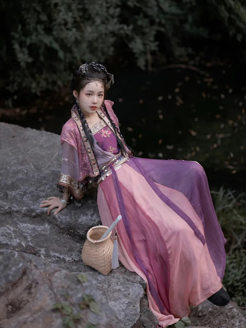 Hanfu clothing female Song Dynasty cosplay set with flowing sleeves and delicate embroidery.