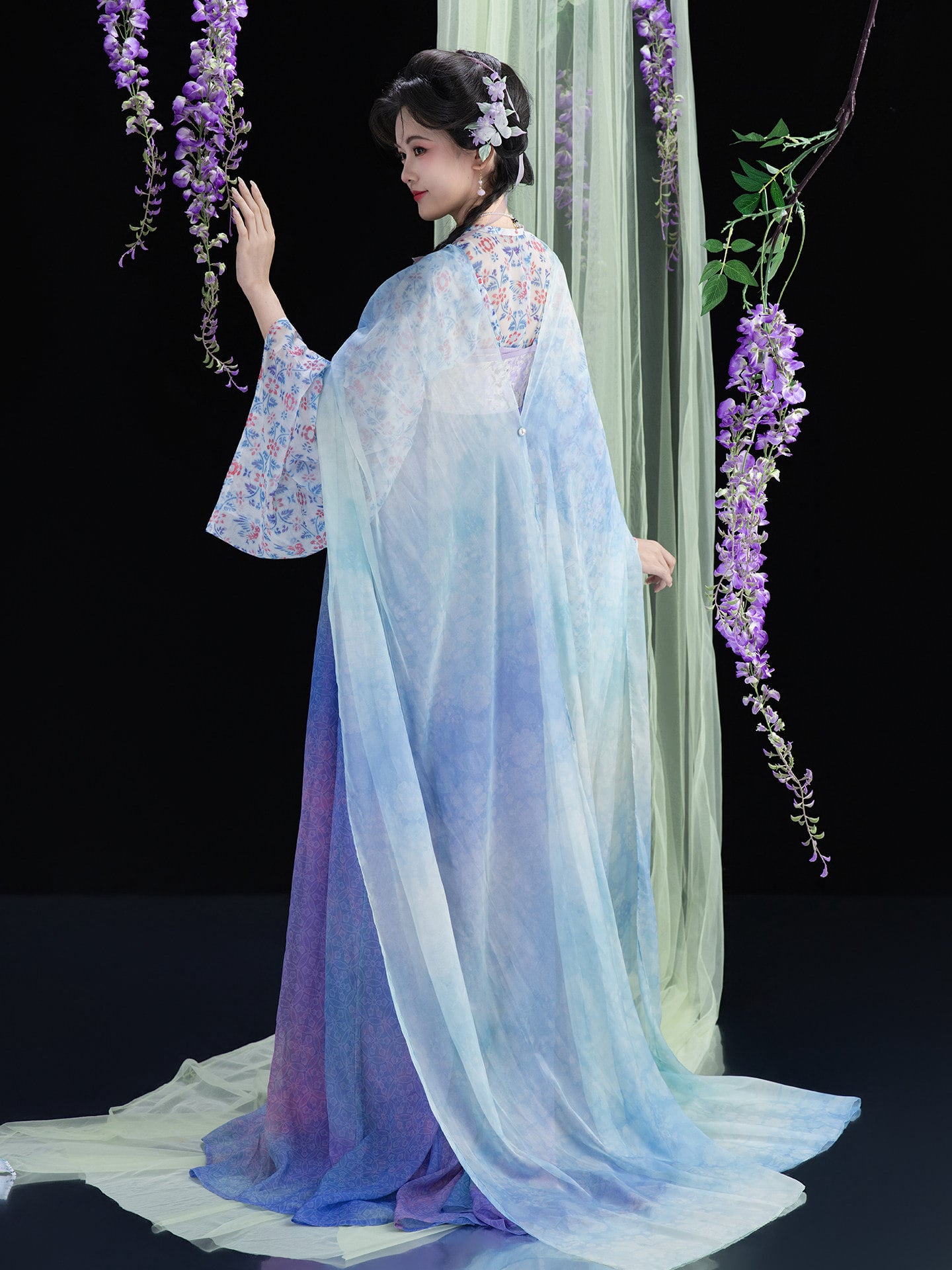 Dunhuang Qixiong Ruqun Set – Embroidered Tang Style Hanfu