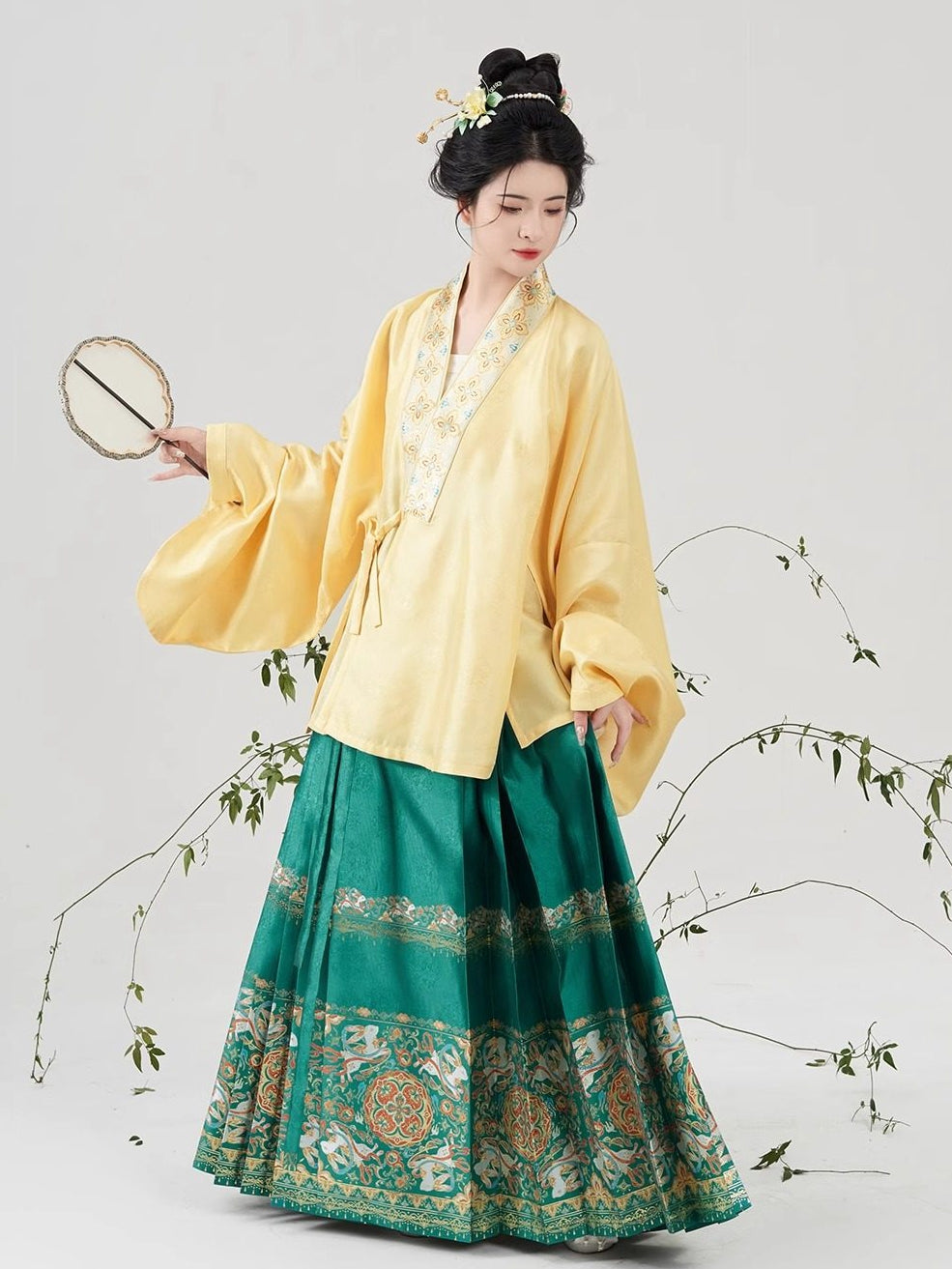 Moon Rabbit Hanfu Set Inspired by Ming Dynasty Fashion