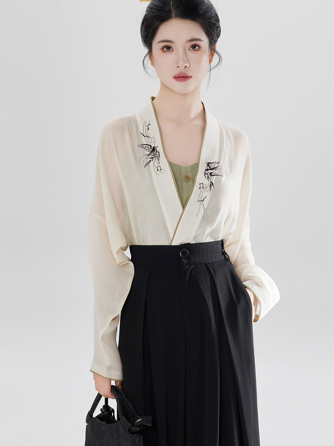 Womens 3-Piece Pants Set with Chinese-Inspired Embroidery