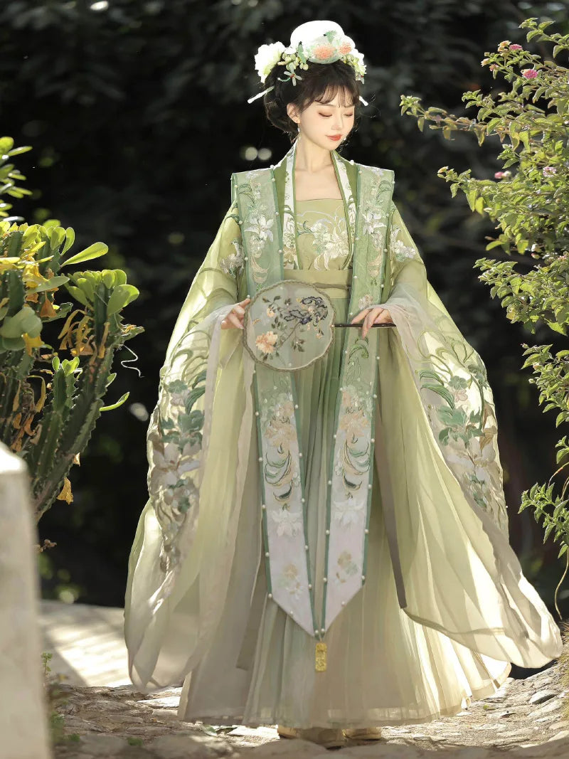 Hanfu for sale Song style set with heavy embroidery and elegant xiapei