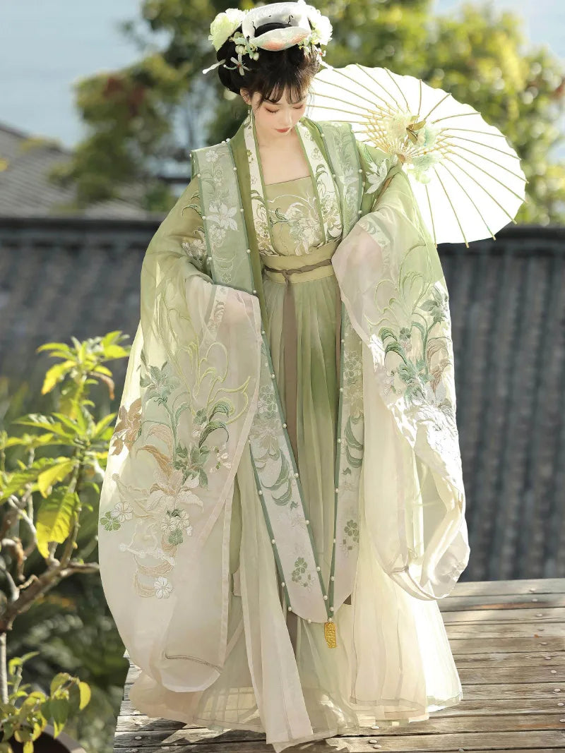 Hanfu for sale Song style set with heavy embroidery and elegant xiapei