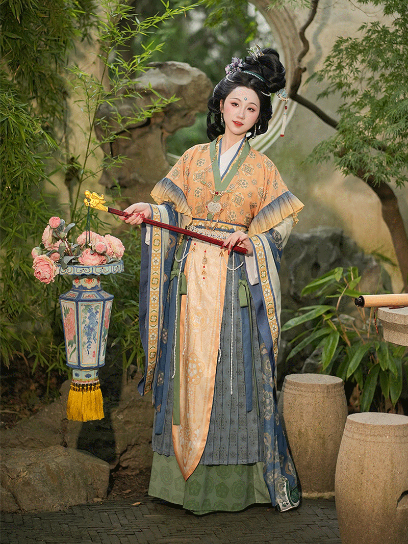 Hanfu in Chinese | Traditional Hanfu Dress for Spring & Autumn
