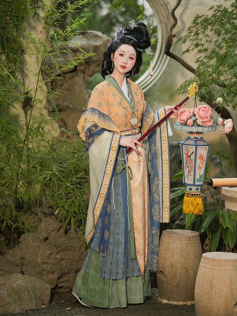 Hanfu in Chinese | Traditional Hanfu Dress for Spring & Autumn