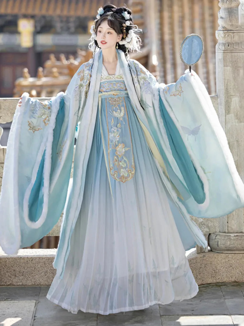 Hanfu Tang Dynasty dress featuring qi chest pleated skirt and wool texture