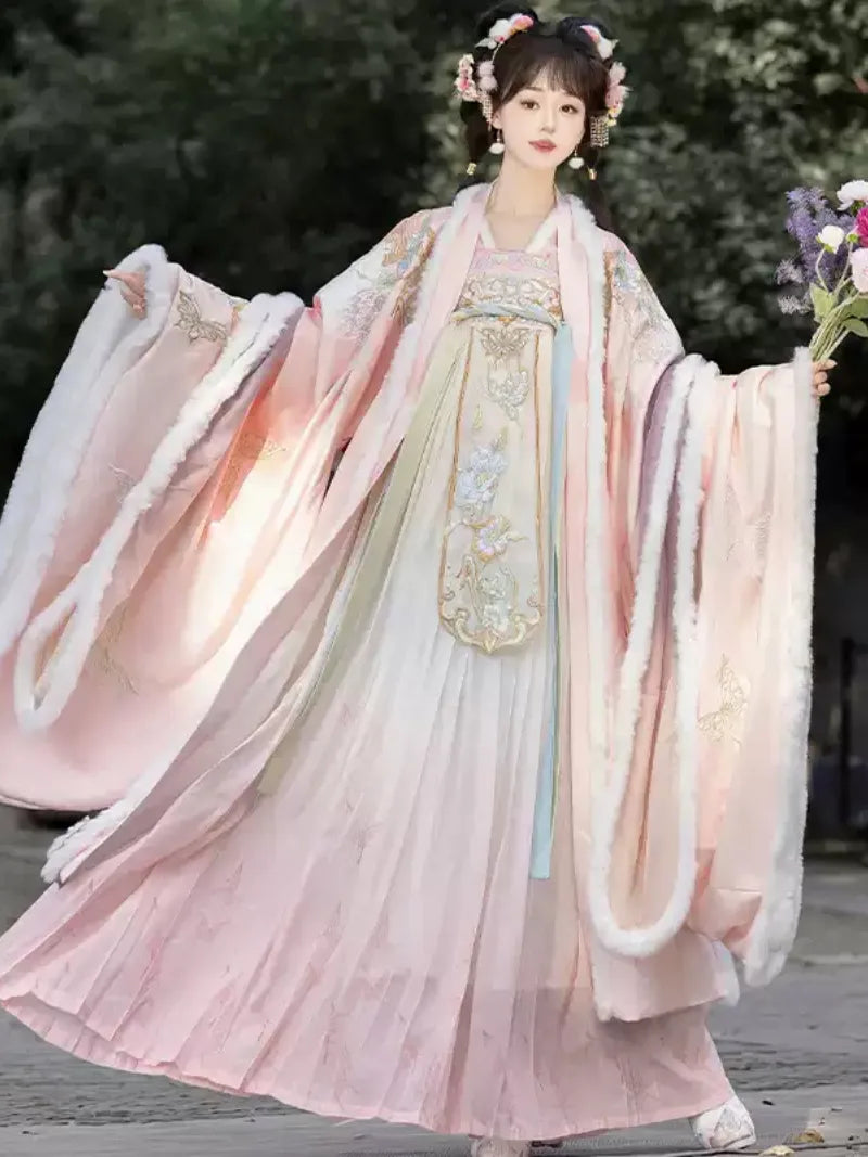 Hanfu Tang Dynasty dress featuring qi chest pleated skirt and wool texture