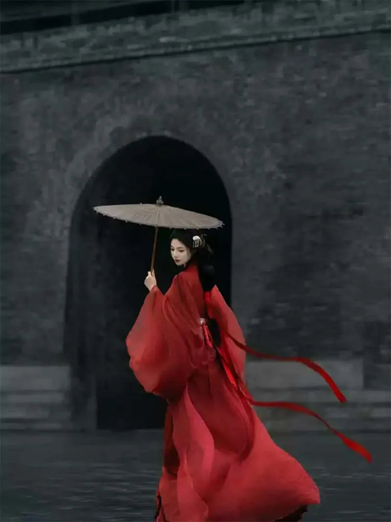 Red Hanfu Women | Warring States Style Robe with Flowing Train