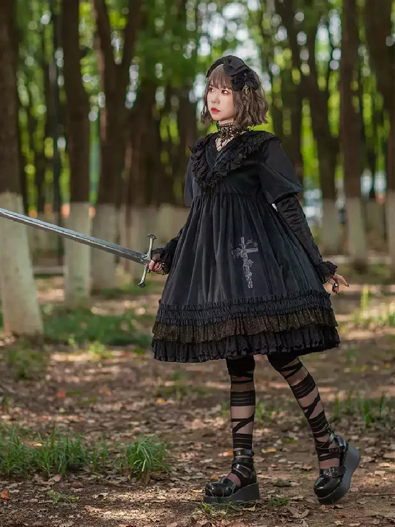 Charming autumn Lolita outfit featuring the Holy Fruit Manor embroidered OP dress, combining elegance, vintage details, and refined craftsmanship.