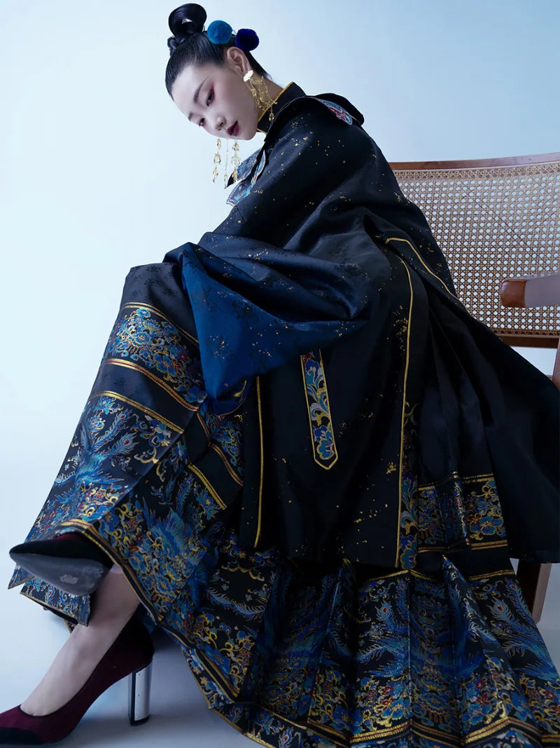 Ming Dynasty clothing stand-collar robe with cloud-shoulder design and woven gold Mamian skirt