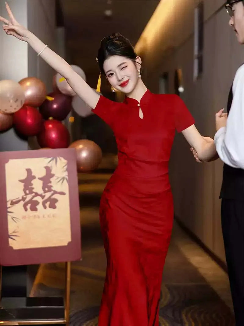 Red Modern Qipao wedding dress, elegant cheongsam bridal gown for engagement, wedding day celebrations, and tea ceremony, young bride style