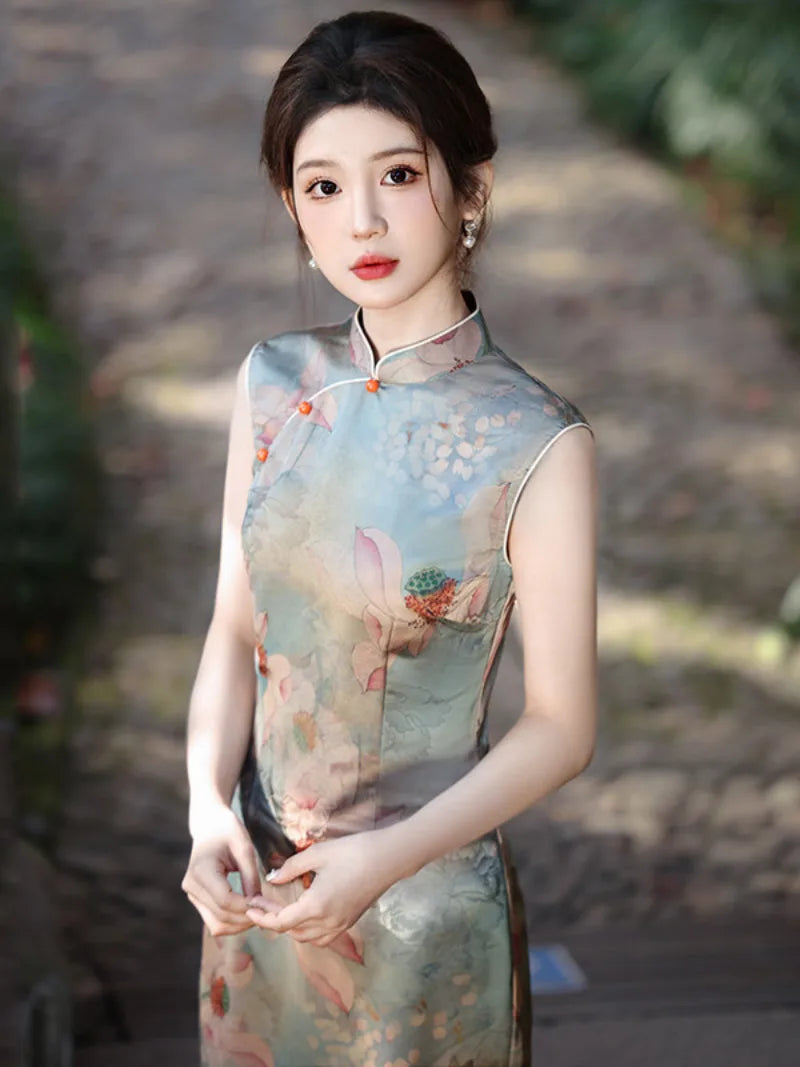 Sleeveless qipao casual mid-length vintage Chinese dress with slim-fit design for young women’s daily summer wear