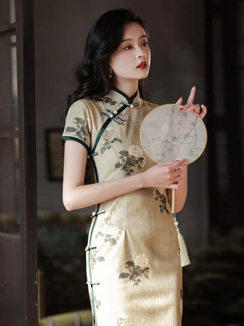 Traditional qipao dress long slim-fit vintage Chinese cheongsam with elegant summer design for young women daily wear