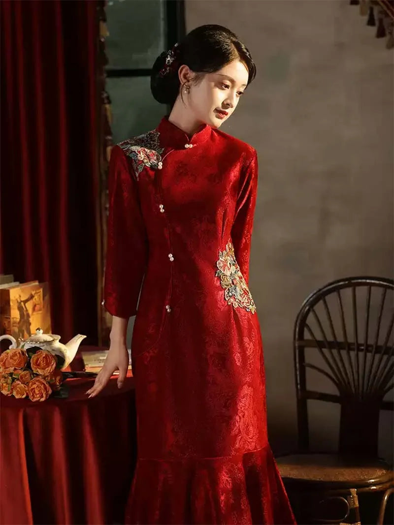 Red embroidered Qipao dress wedding gown, elegant Chinese cheongsam with fishtail design for brides in engagement or banquet,  new style