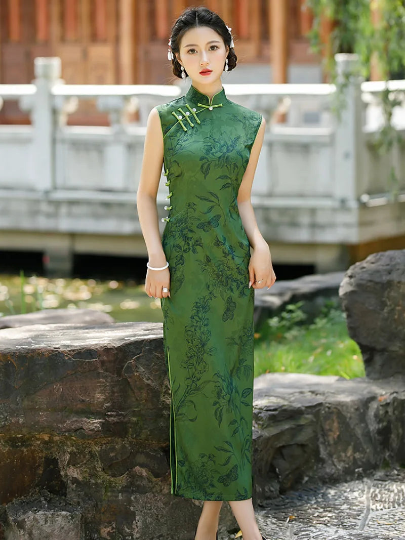 Sleeveless qipao green elegant vintage Chinese dress with high-end spring design and modern refined charm