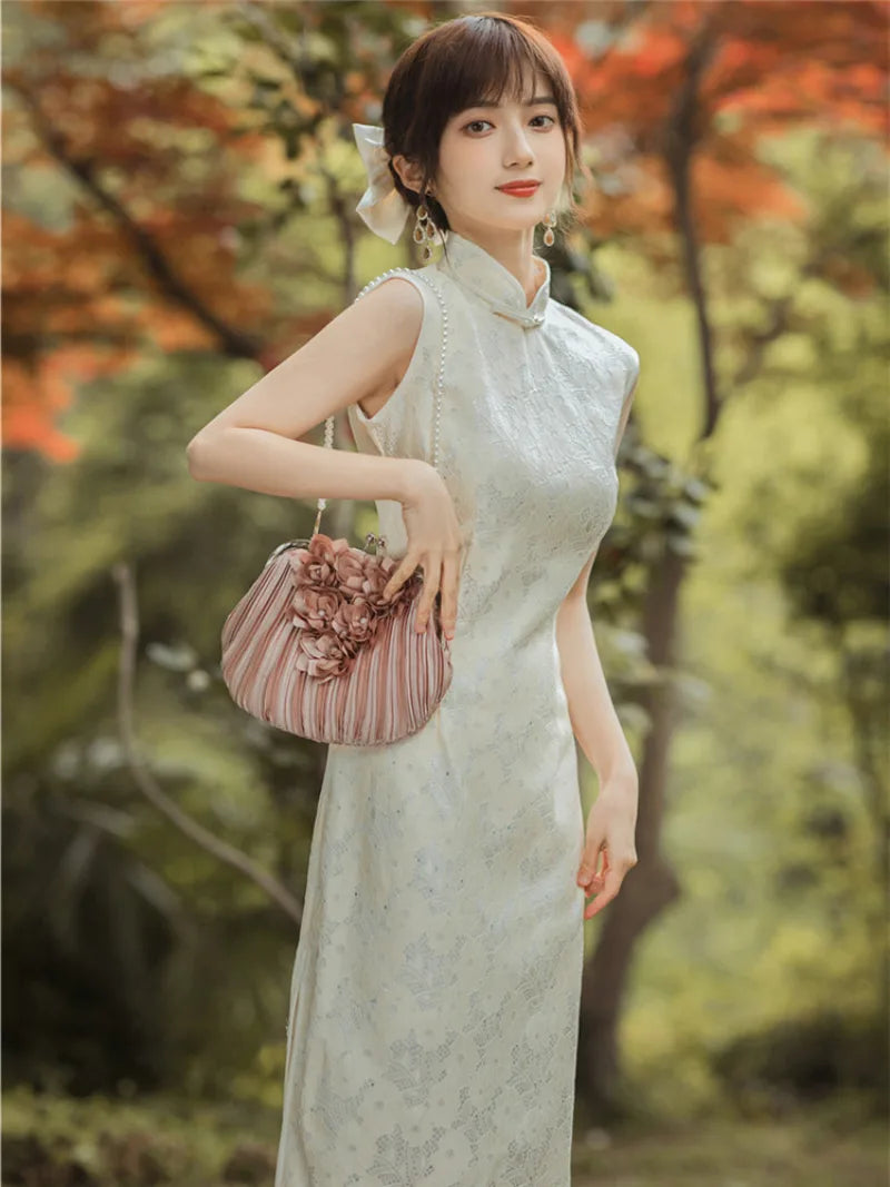 Qipao outfit vintage Shanghai style elegant Chinese dress with refined tailoring