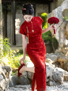 Qipao red long-sleeve elegant Chinese wedding dress with open-front vintage design for autumn and winter celebrations