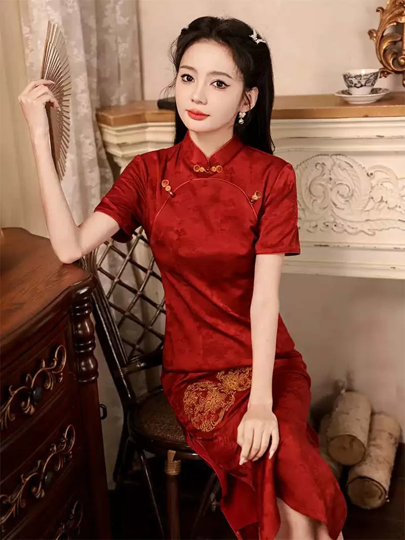 Elegant red Qipao wedding dress, sleeveless cheongsam bridal gown for engagement and wedding celebrations