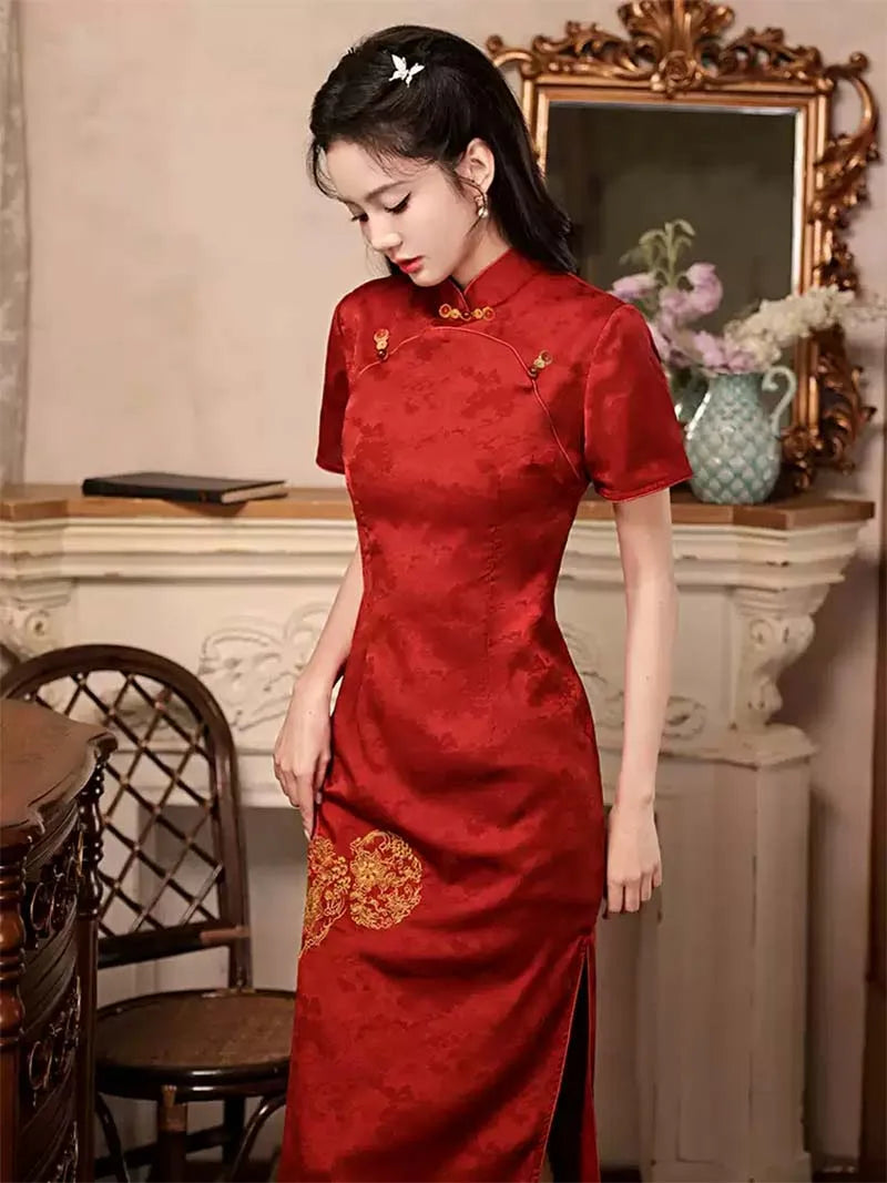 Elegant red Qipao wedding dress, sleeveless cheongsam bridal gown for engagement and wedding celebrations