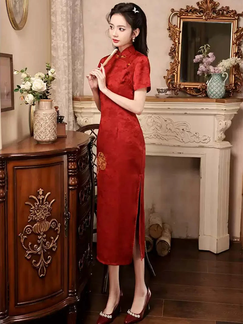 Elegant red Qipao wedding dress, sleeveless cheongsam bridal gown for engagement and wedding celebrations