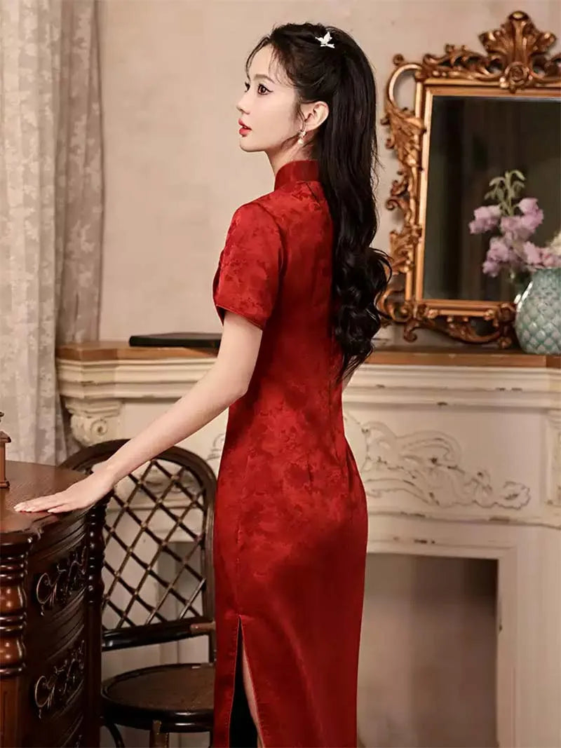 Elegant red Qipao wedding dress, sleeveless cheongsam bridal gown for engagement and wedding celebrations