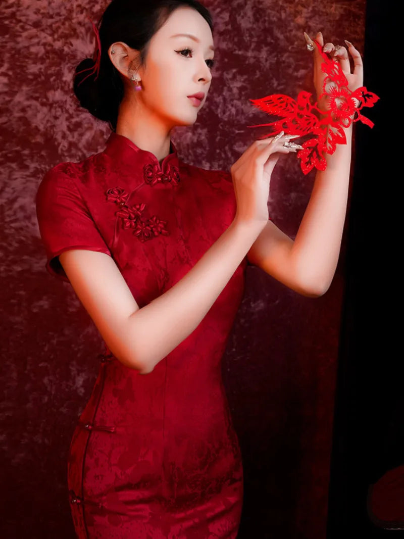 Elegant red cheongsam made from breathable, comfortable fabric. Ideal for summer weddings, Chinese banquets, and celebratory occasions.