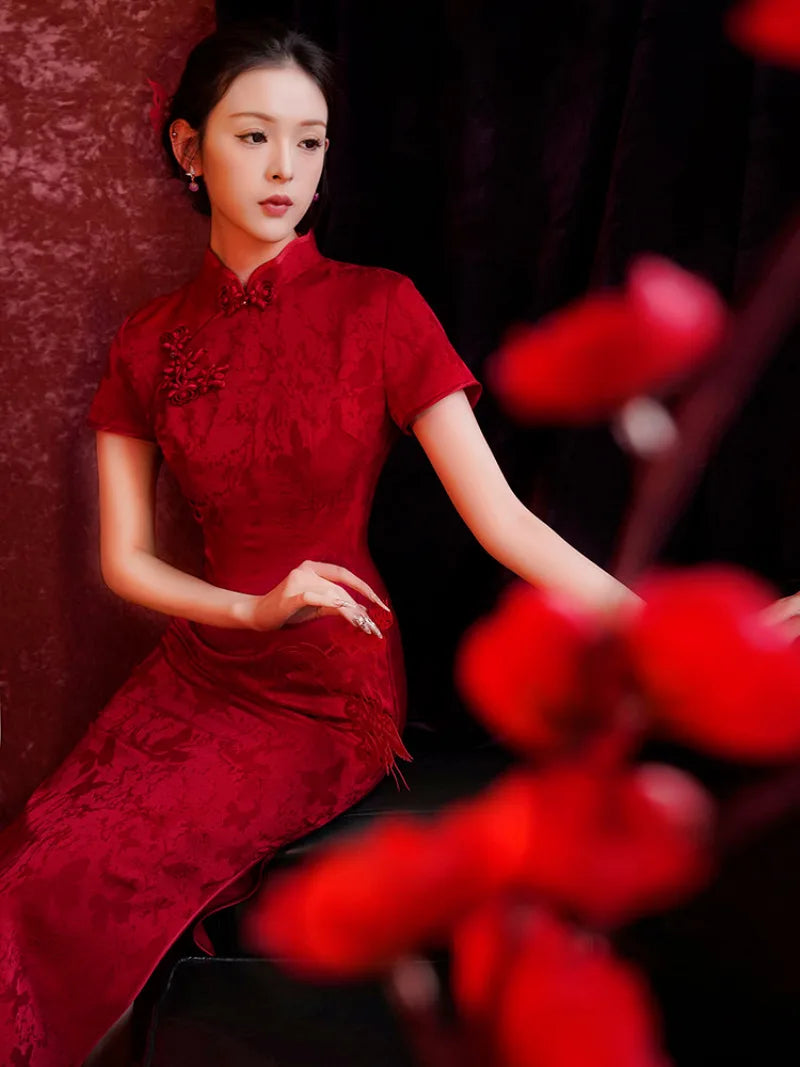 Elegant red cheongsam made from breathable, comfortable fabric. Ideal for summer weddings, Chinese banquets, and celebratory occasions.