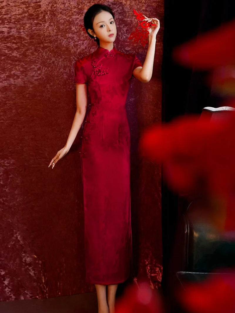 Elegant red cheongsam made from breathable, comfortable fabric. Ideal for summer weddings, Chinese banquets, and celebratory occasions.