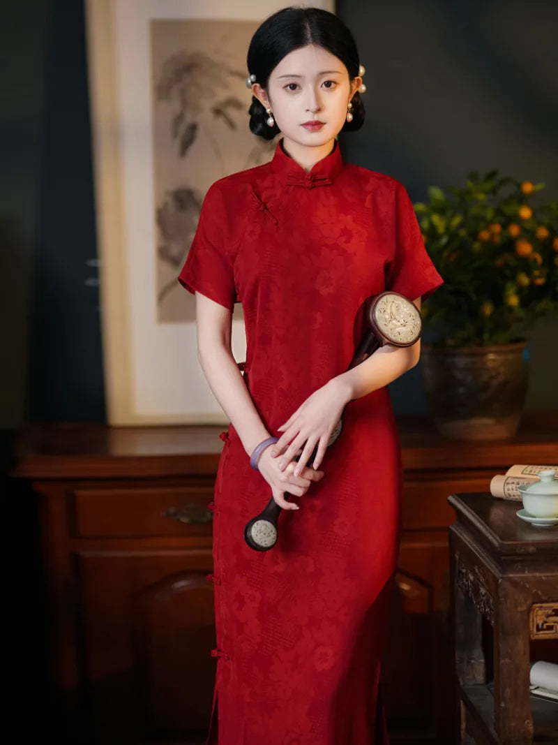Red cheongsam one-piece traditional Chinese dress with full open-front design and youthful vintage Republic style for daily wear