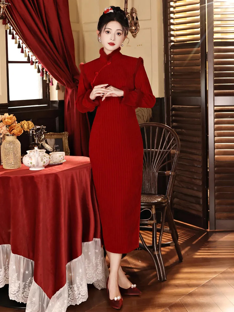 Red qipao for new year with mandarin collar and thick fleece lining for autumn and winter