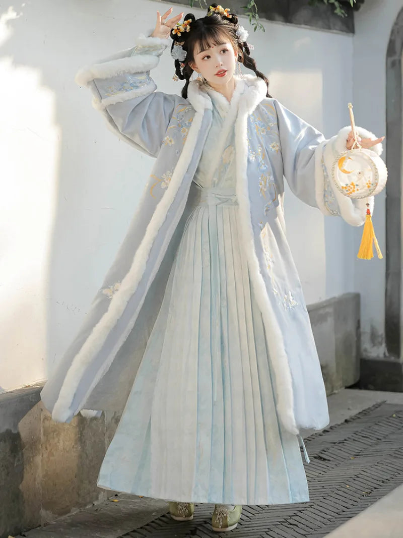 Song dynasty clothes featuring hooded beizi and printed mamian skirt with warm fleece lining