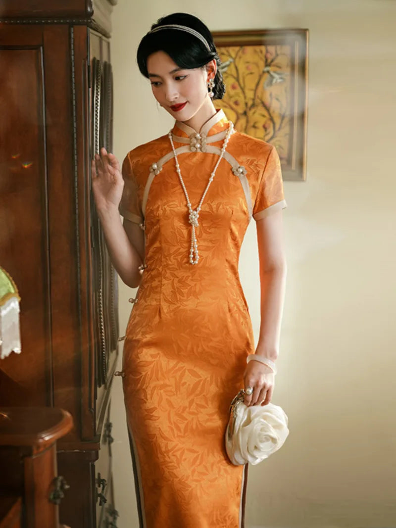 Elegant traditional cheongsam long dress with slim vintage design, high-end tailoring for banquet and evening wear