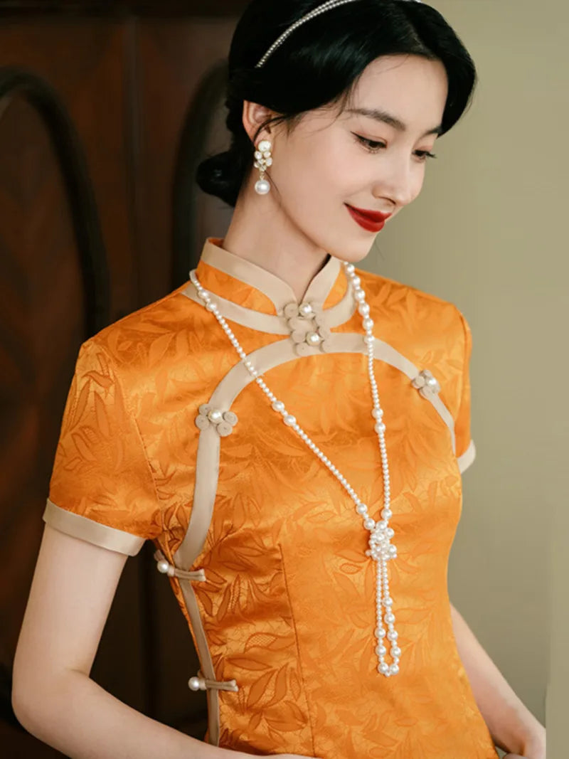 Elegant traditional cheongsam long dress with slim vintage design, high-end tailoring for banquet and evening wear