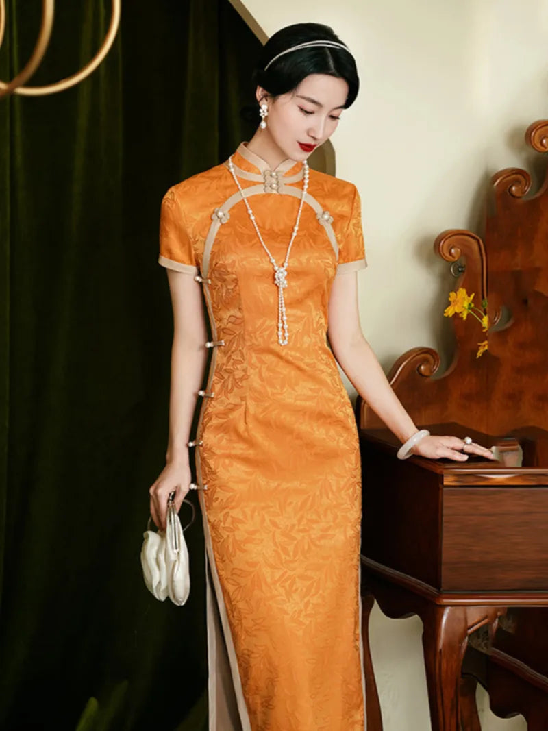 Elegant traditional cheongsam long dress with slim vintage design, high-end tailoring for banquet and evening wear