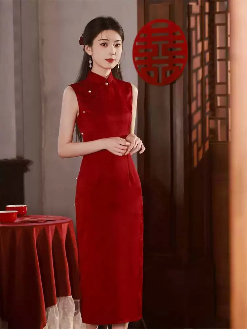 Red sleeveless traditional Chinese wedding qipao for petite brides, perfect for engagement and homecoming ceremonies