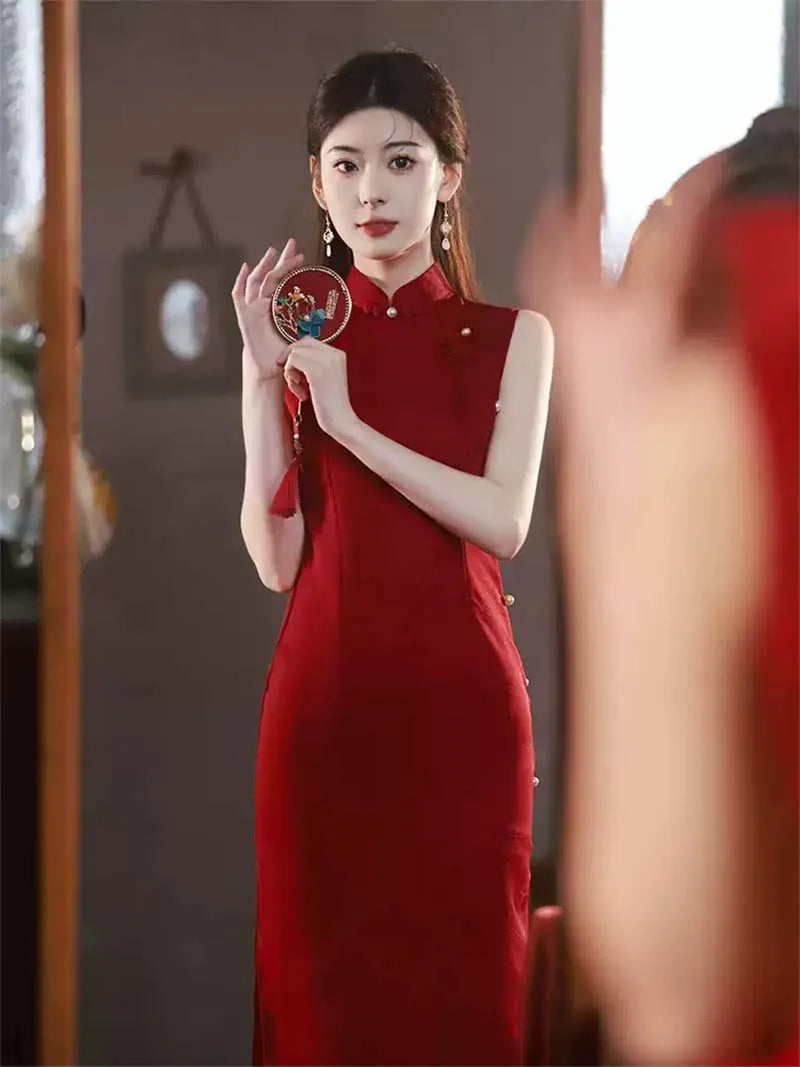 Red sleeveless traditional Chinese wedding qipao for petite brides, perfect for engagement and homecoming ceremonies
