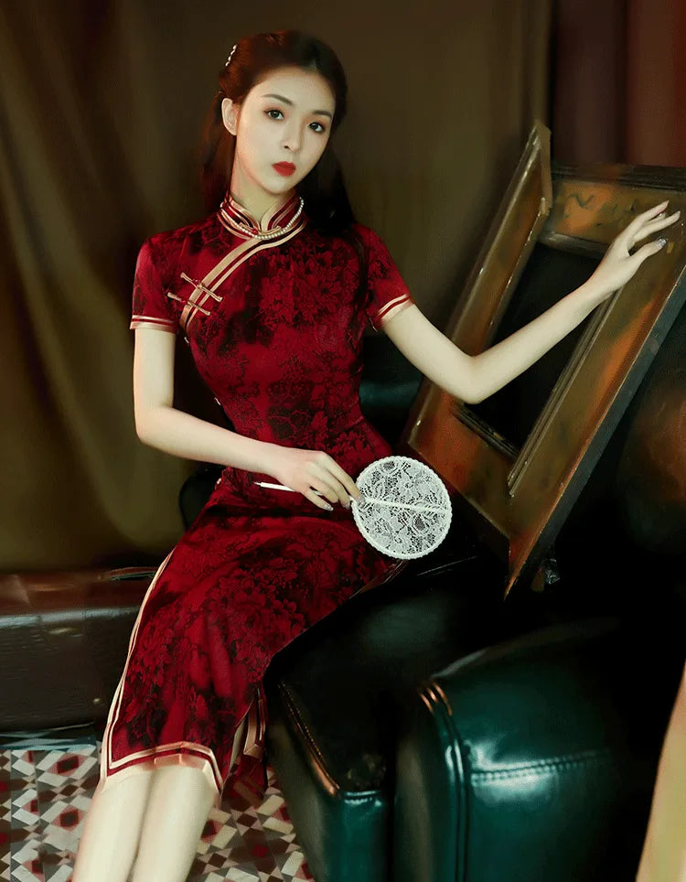 Red Traditional qipao summer dress for women with vintage Shanghai style and elegant modern Chinese cheongsam design