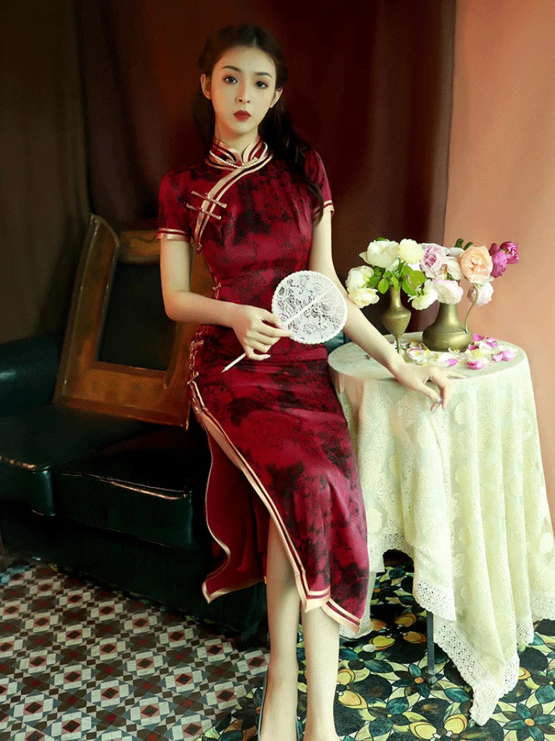 Red Traditional qipao summer dress for women with vintage Shanghai style and elegant modern Chinese cheongsam design