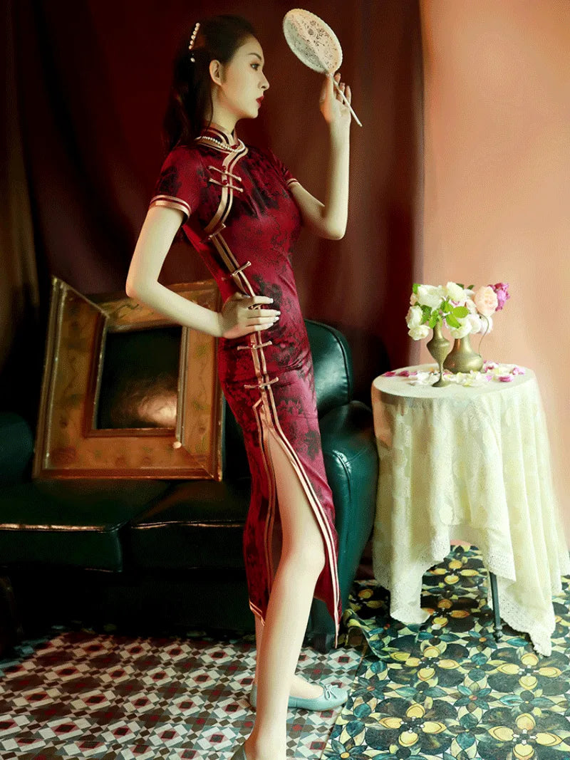 Red Traditional qipao summer dress for women with vintage Shanghai style and elegant modern Chinese cheongsam design