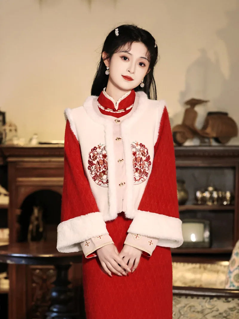 Warm Chinese qipao winter red set with thickened vest design and elegant waist-slimming cut for festive wear