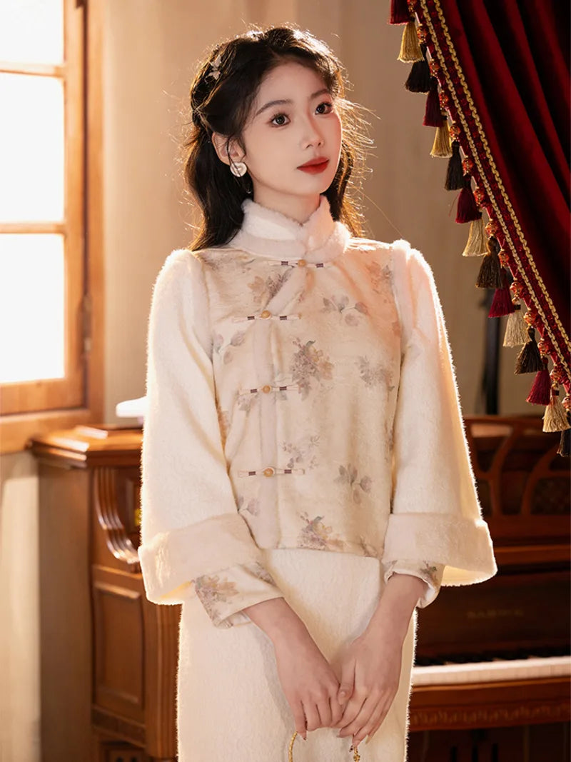 Winter Chinese dress with fleece-lined qipao and elegant vest design for festive occasions